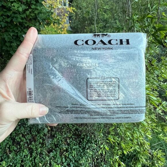 COACH Corner Zip Leather Wristlet With Sequin Cherry Print CDF05 NWT AUTHENTIC - Picture 5 of 7